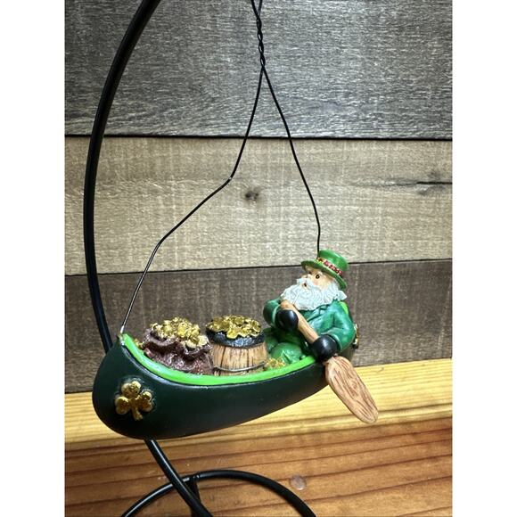 Vintage Irish Santa in a boat with bags of gold coins, St. Patricks Day - Picture 1 of 4